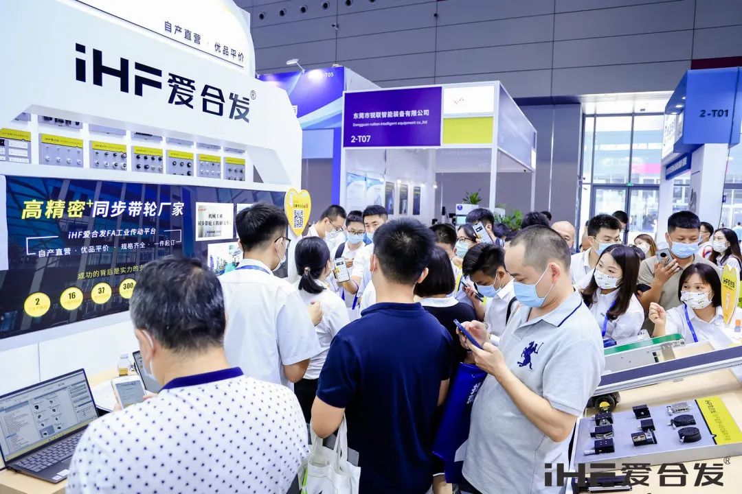精神飽滿的觀展客戶(hù)